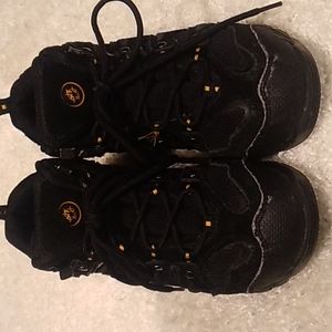 Boys NEVADOS heavy-duty Winter boots size 3.5